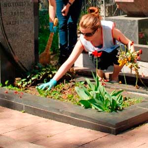 Уборка могил